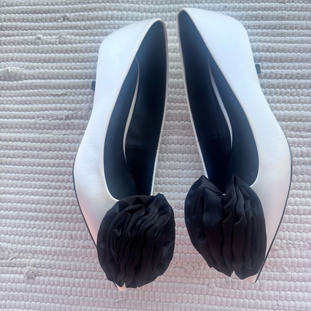 Katy Perry White Pointed Toe Pumps Micro Heel Rosette Statement 7 - Picture 5 of 9